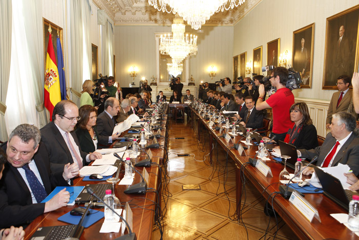 Imagen Montoro presidiendo la Comisión Nacional de Administración Local