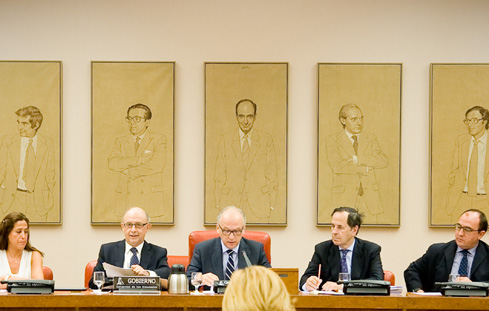 Imagen del ministro en la Comisión de Hacienda y Administraciones Públicas del Congreso 